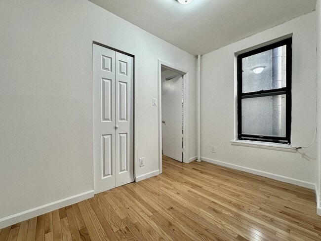 Building Photo - 401 E 68th St