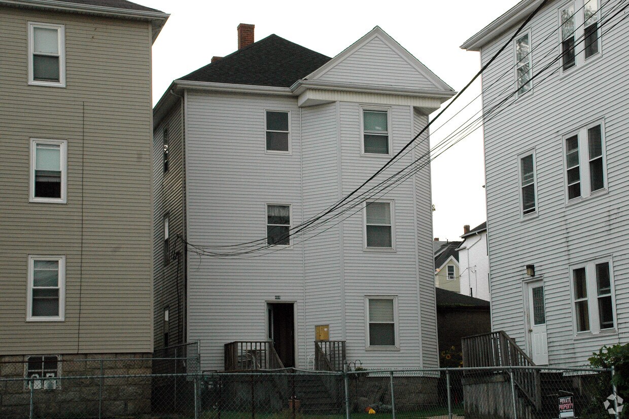 Primary Photo - 488 Ridge St