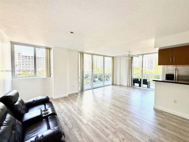 Foto del edificio - 601 NE 23rd St