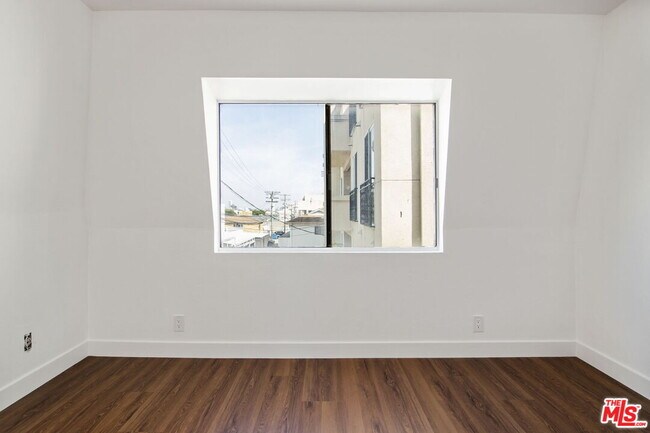 Foto del edificio - 9055 Alcott St
