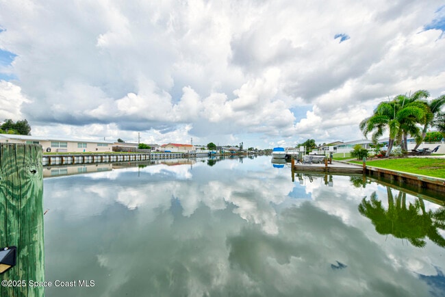 Building Photo - 1065 Molaki Dr