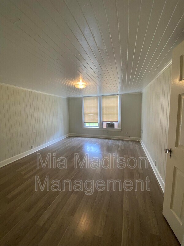 Building Photo - 116 Ivey St