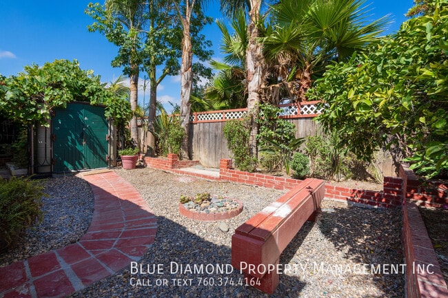 Foto del edificio - 1441 Peacock Blvd