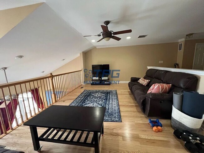 Foto del edificio - 117 Donato Cir