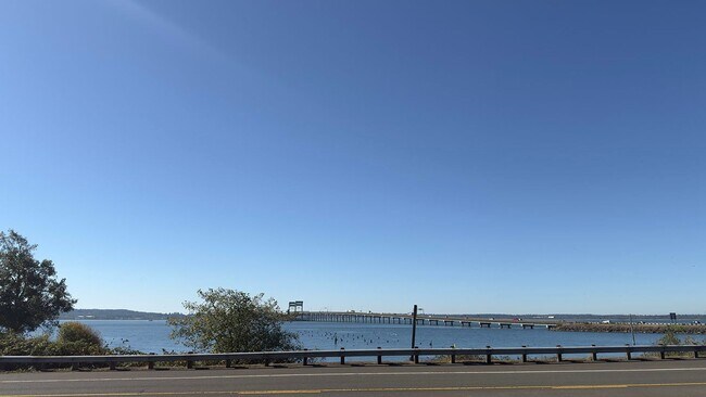 Foto del edificio - 627 W Marine Dr