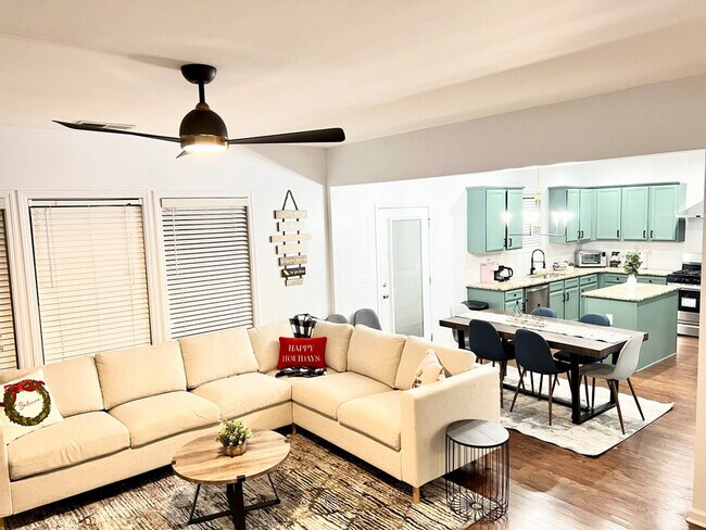 Foto del edificio - 5986 Trail Hikes Dr