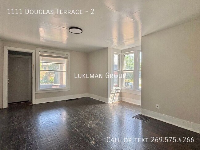 Foto del edificio - 1111 Douglas Terrace
