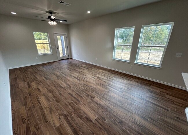 Foto del edificio - 8437 Harvard Dr