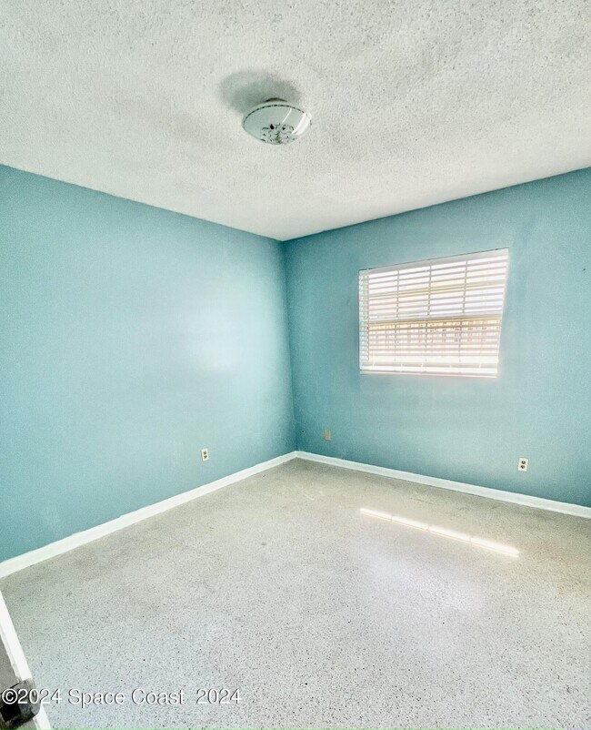 Building Photo - 1570 Tuna St