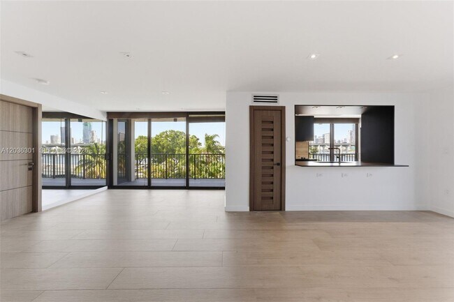Foto del edificio - 801 N Venetian Dr