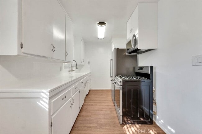 Foto del edificio - 14728 W Magnolia Blvd
