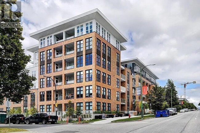 Building Photo - 6933-6933 Cambie St