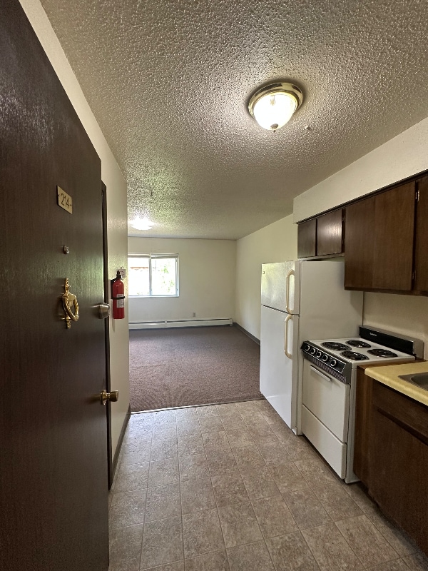 Primary Photo - 320 Oak Ave N