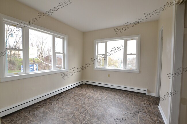 Foto del edificio - 226 N Broadway St