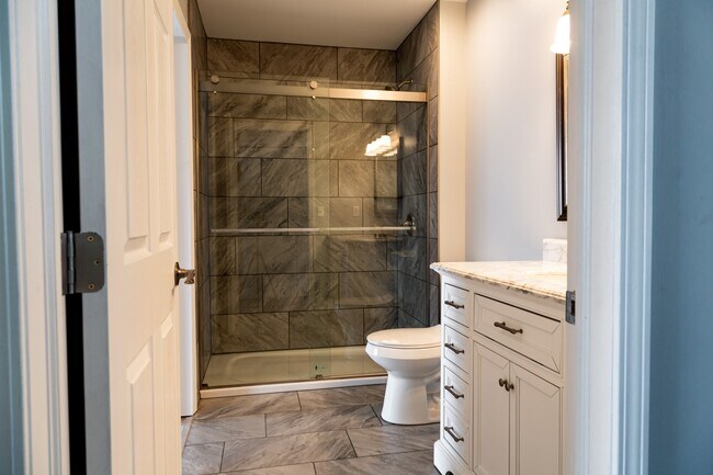 Building Photo - 1427 Academy Lane, Unit 4