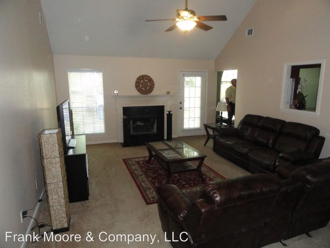 Building Photo - 123 Oak Pointe Trl