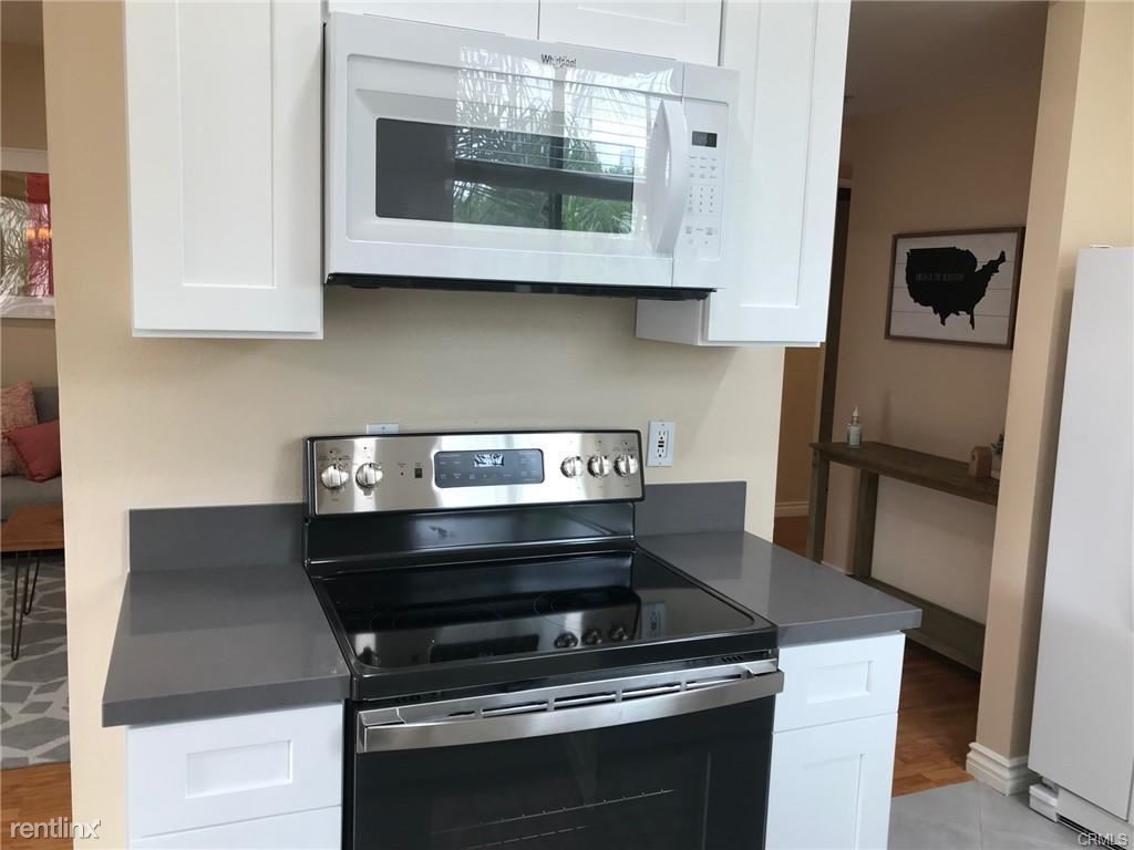 Primary Photo - 3 br, 2 bath Condo - 625 S Berendo St Apt 305