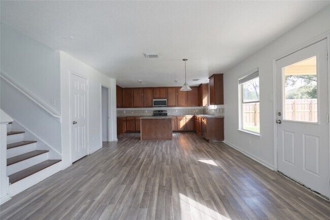 Foto del edificio - 3802 Harris Mill Dr