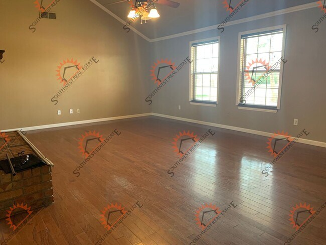 Building Photo - 3 BEDROOM/2 FULL BATH/2 CAR GARAGE