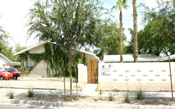 Primary Photo - Palm Breeze Apartments