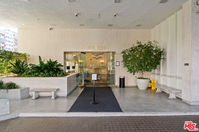 Building Photo - 10433 Wilshire Blvd