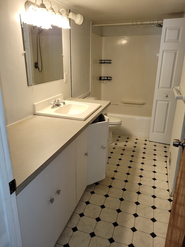 Baño - 40 Rootville Rd