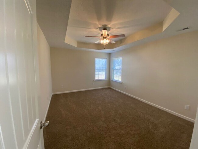Foto del edificio - 3 Bedroom 2 bath with 2 Car Garage Home Fo...