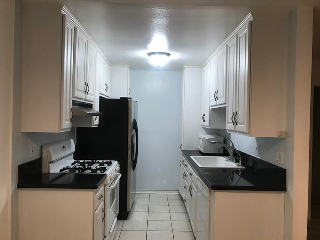 Kitchen - 3219 Colorado Ave