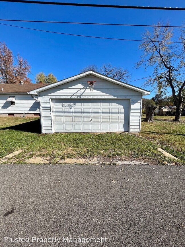 Building Photo - 3 br, 1 bath House - 332 Pine Street