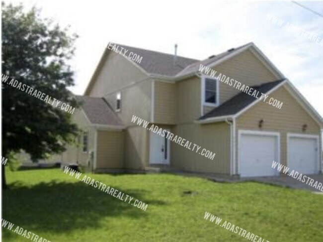 Foto del edificio - Beautiful and Spacious Louisburg Townhome-Coming SOON!!