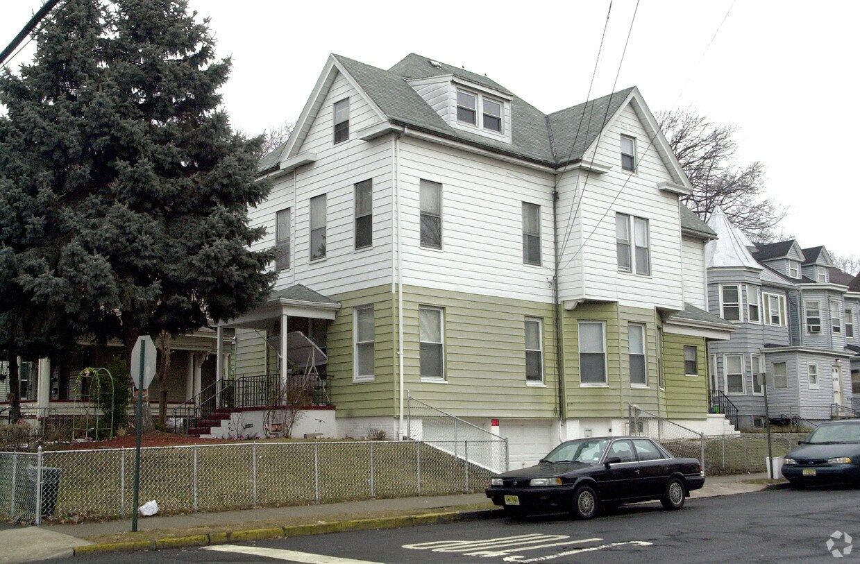 Primary Photo - 666 E 28th St