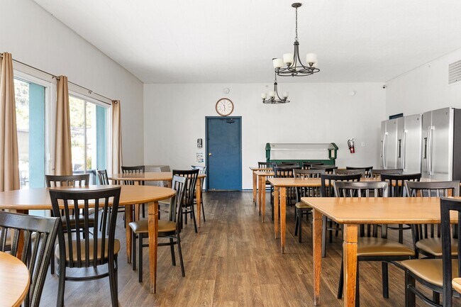 Foto del edificio - 832 Hilgard Ave