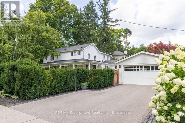 Building Photo - 212 King St