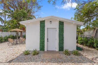 Building Photo - 3016 NW 22nd Ct