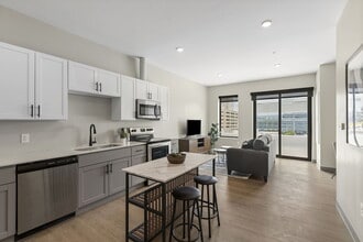 Building Photo - Medley