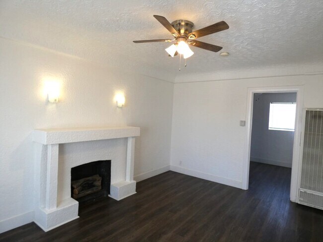 Building Photo - 2119 S Gaffey St