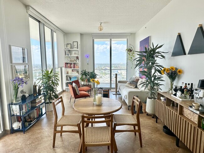 Foto del edificio - 3470 E Coast Ave