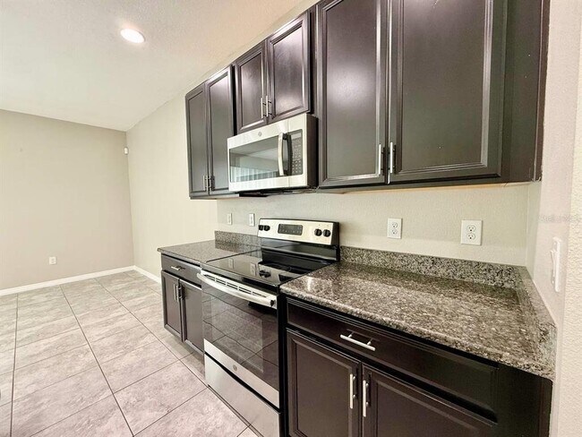 Foto del edificio - 7123 Summer Holly Pl