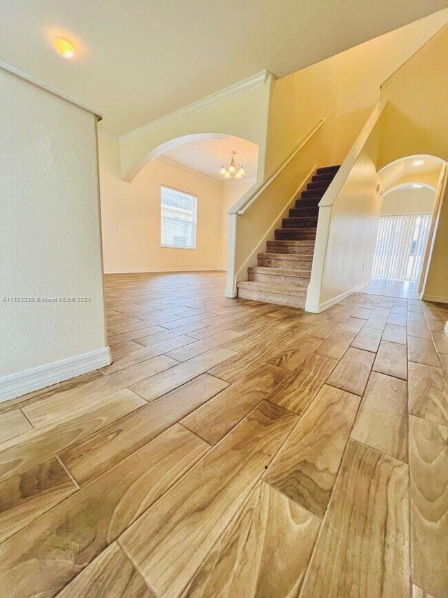 Foto del edificio - 7189 Cedarcrest Blvd