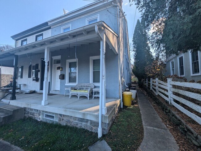 Building Photo - Beautiful Twin - Bala Cynwyd
