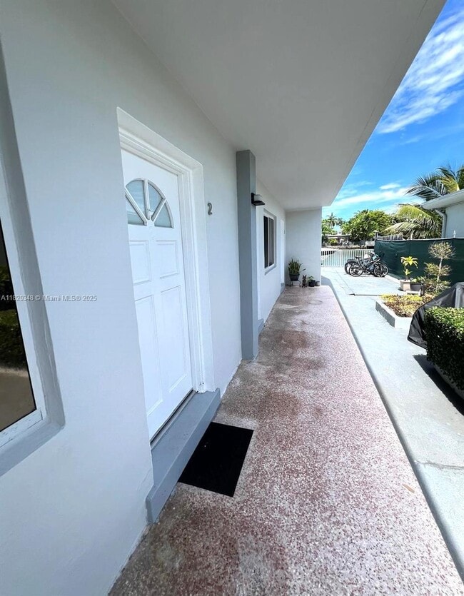 Foto del edificio - 8271 Crespi Blvd