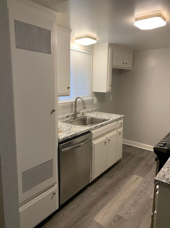 Foto del edificio - 2 bedroom 1.5 bath condo !