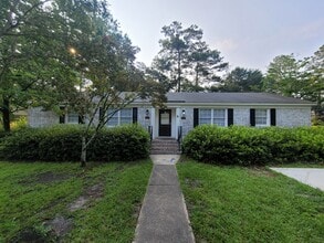 Building Photo - 825 Montclair Dr
