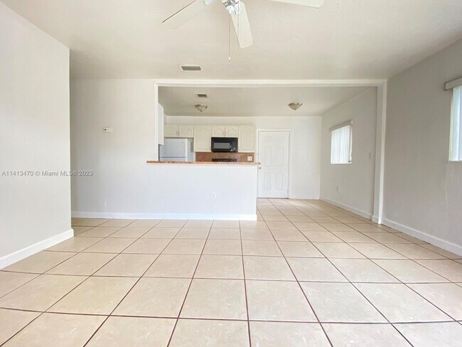Foto del edificio - 1280 NE 211th Terrace