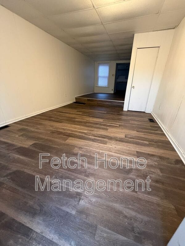 Foto del edificio - 214 W Strawberry St