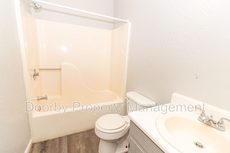 Foto del edificio - 8800 Millard Lee Ln
