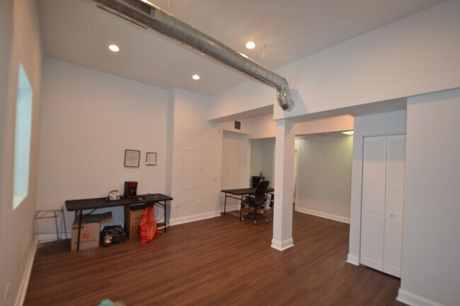 Foto del edificio - 4176 W Montrose Ave