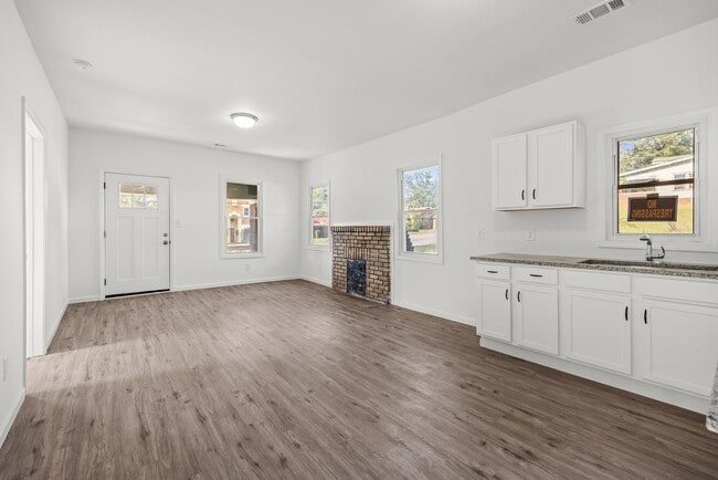 Foto del edificio - Fully Renovated Ensley Bungalow