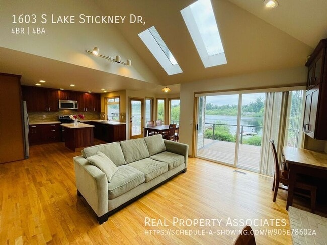 Building Photo - 1603 S Lake Stickney Dr