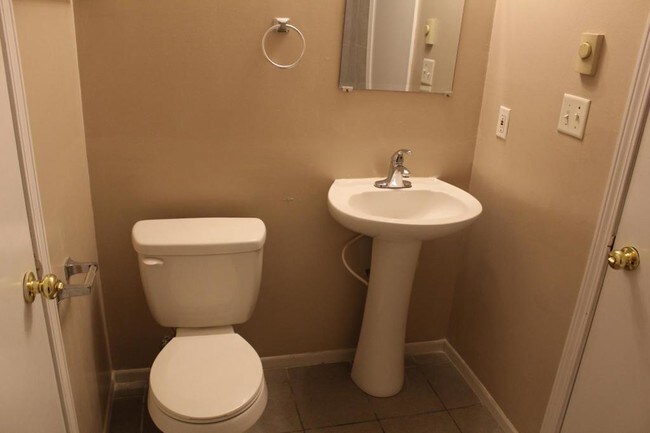 Building Photo - 9410 Meadowlark Dr